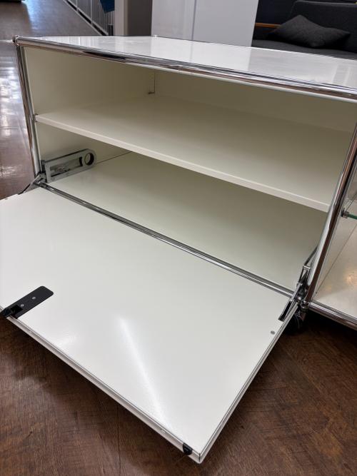 USM Haller (ユーエスエムハラー) キャスター付AVボード ホワイト