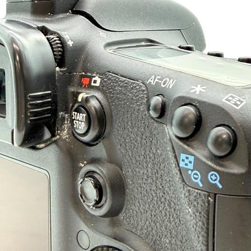 CANON (キヤノン) デジタル一眼レフカメラ DS126251 EOS 7D