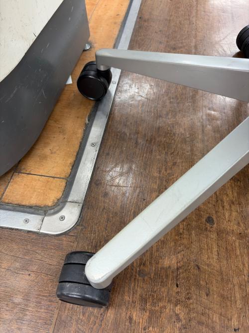 Steelcase (スチールケース) オフィスチェア THK-33001 オレンジ