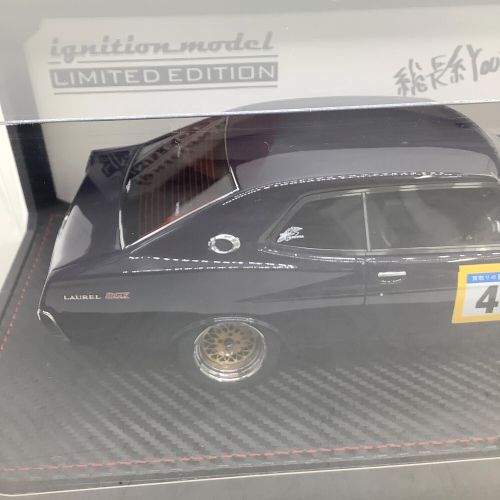 ignition model (イグニッションモデル) 1/18スケールミニカー 佐田ビルダーズ 1/18スケール フィギュア付き Nissan Laurel 2000SGX (C130) Purple IG3008