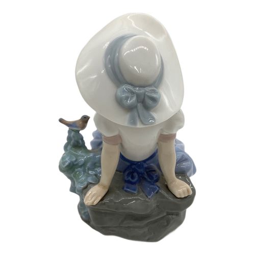 LLADRO (リヤドロ) 小鳥の歌を聴く少女 NAO