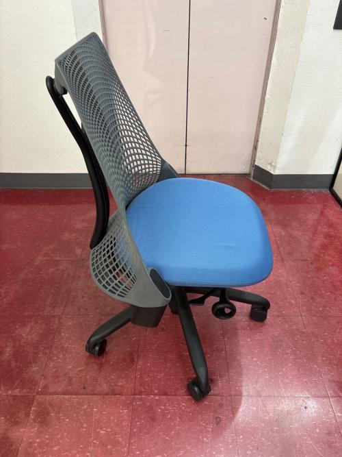 Herman Miller (ハーマンミラー) セイルチェア ブラック×ブルー