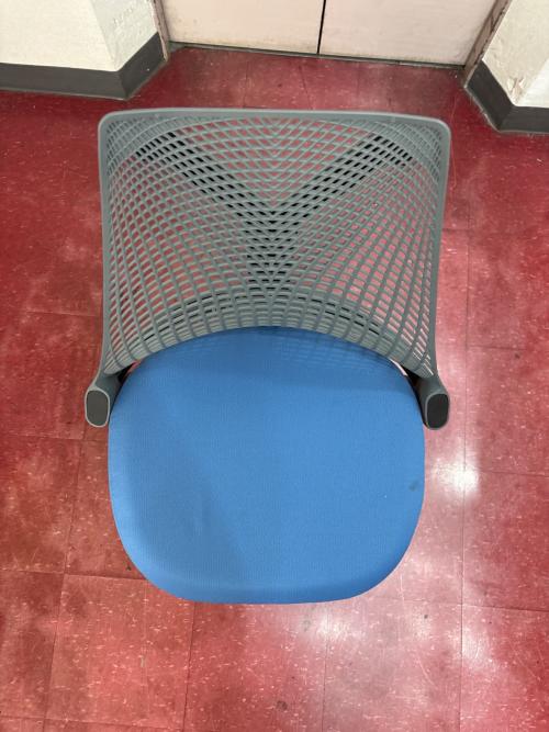 Herman Miller (ハーマンミラー) セイルチェア ブラック×ブルー