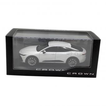 TOYOTA (トヨタ) CROWN プレシャス ホワイトパール クラウンスポーツ 090
