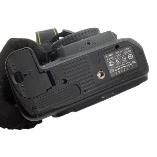 Nikon (ニコン) デジタル一眼レフカメラ D7000