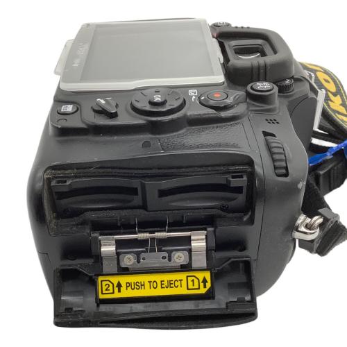 Nikon (ニコン) デジタル一眼レフカメラ D7000