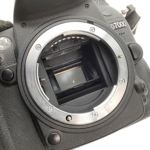 Nikon (ニコン) デジタル一眼レフカメラ D7000