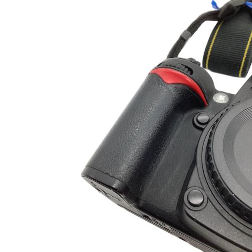 Nikon (ニコン) デジタル一眼レフカメラ D7000