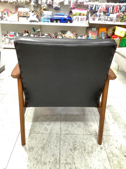 カリモク60 (カリモクロクマル) 1人掛けソファー ブラック×ブラウン Kチェアミニ