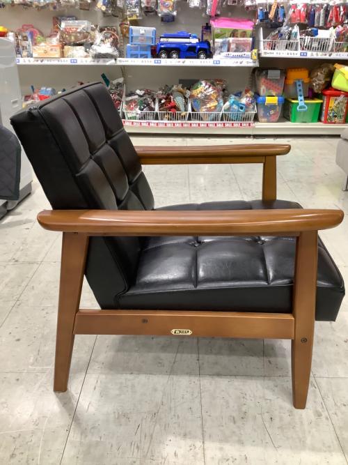 カリモク60 (カリモクロクマル) 1人掛けソファー ブラック×ブラウン Kチェアミニ