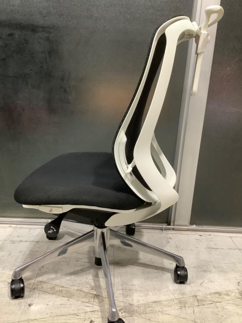 オカムラ オフィスチェア ハイバック ブラック×ホワイト