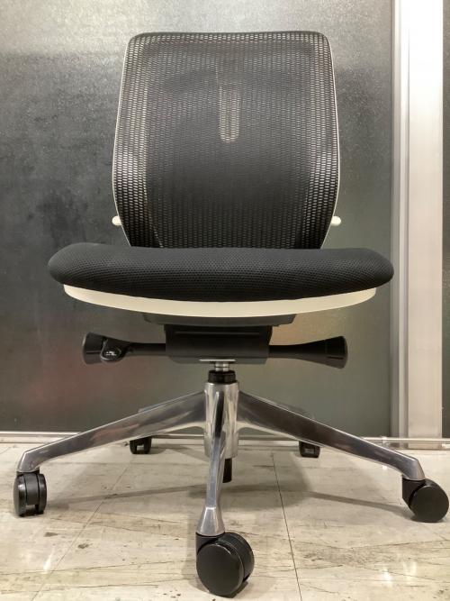 オカムラ オフィスチェア ハイバック ブラック×ホワイト