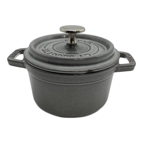 STAUB COCOTTE 両手鍋 グレー 18cm レシピ本付き Staub (ストウブ) 両手鍋 グレー ココットロンド｜トレファクONLINE