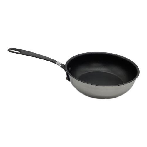 MEYER (マイヤー) フライパン SIZE 20cm・24cm シルバー×ブラック Just Fit Pan