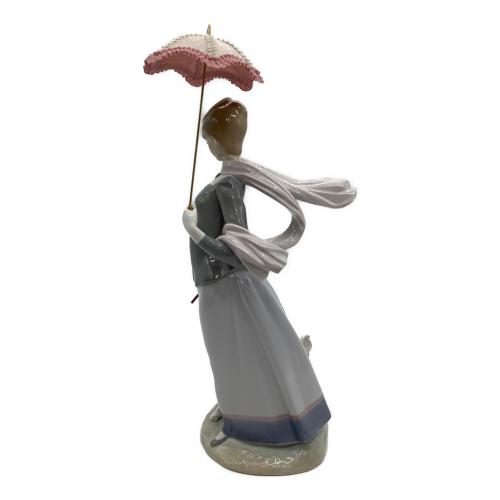 LLADRO (リヤドロ) フィギュリン 「ショールの貴婦人」