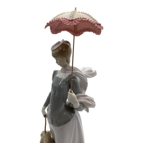 LLADRO (リヤドロ) フィギュリン 「ショールの貴婦人」
