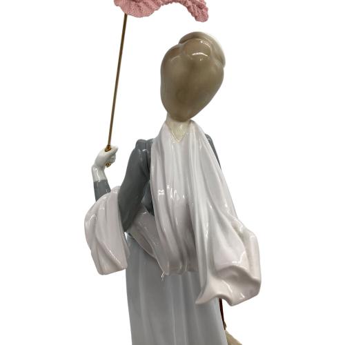 LLADRO (リヤドロ) フィギュリン 「ショールの貴婦人」