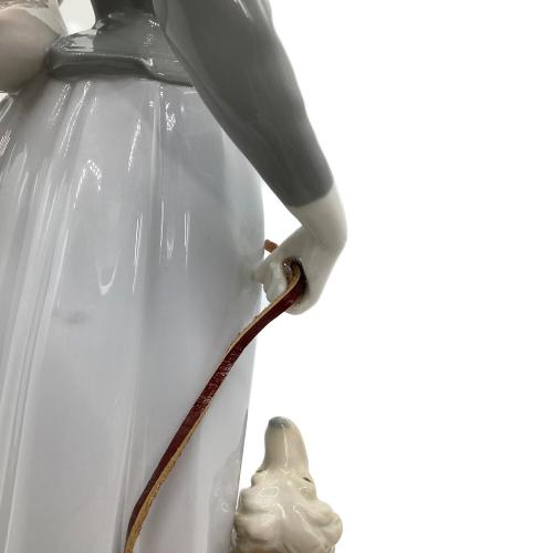 LLADRO (リヤドロ) フィギュリン 「ショールの貴婦人」