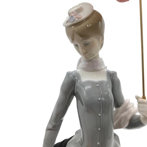 LLADRO (リヤドロ) フィギュリン 「ショールの貴婦人」
