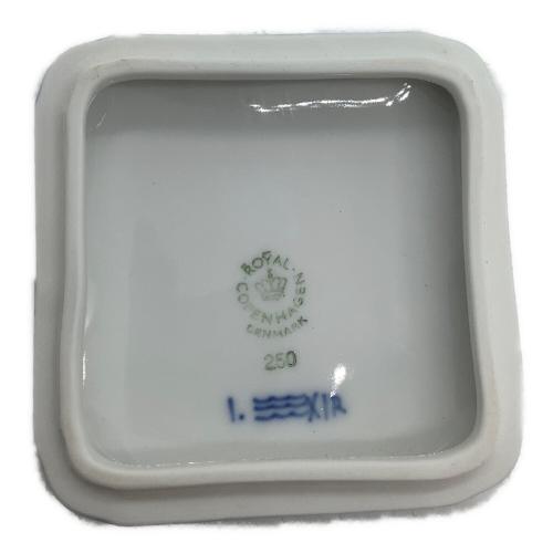 ROYAL COPENHAGEN (ロイヤル・コペンハーゲン) ボンボニエール ブルーフルーテッド