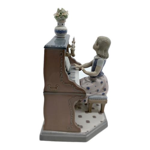 LLADRO (リヤドロ) フィギュリン ピアノのレッスン
