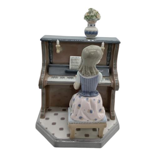 LLADRO (リヤドロ) フィギュリン ピアノのレッスン