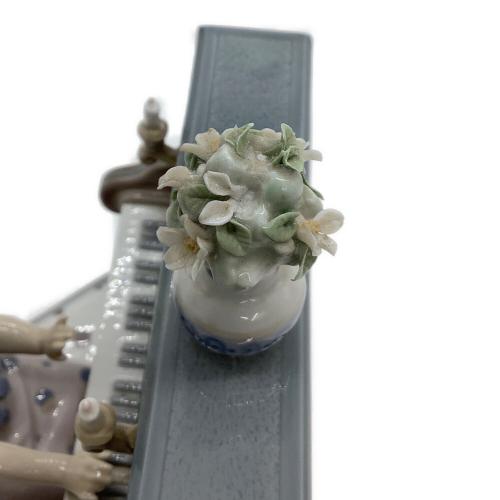 LLADRO (リヤドロ) フィギュリン ピアノのレッスン