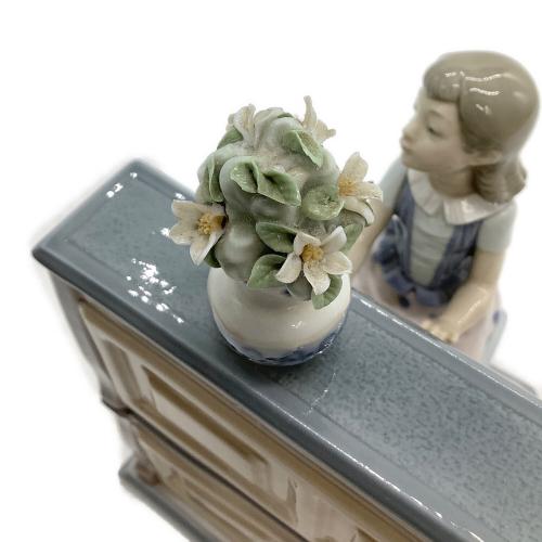 LLADRO (リヤドロ) フィギュリン ピアノのレッスン