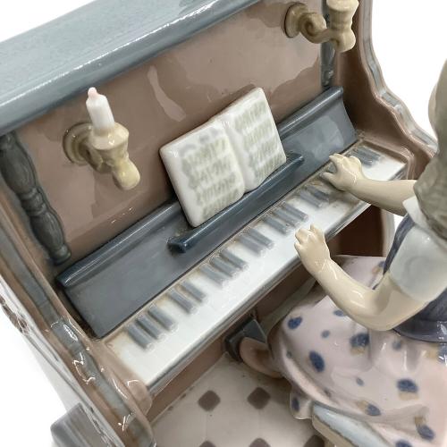 LLADRO (リヤドロ) フィギュリン ピアノのレッスン