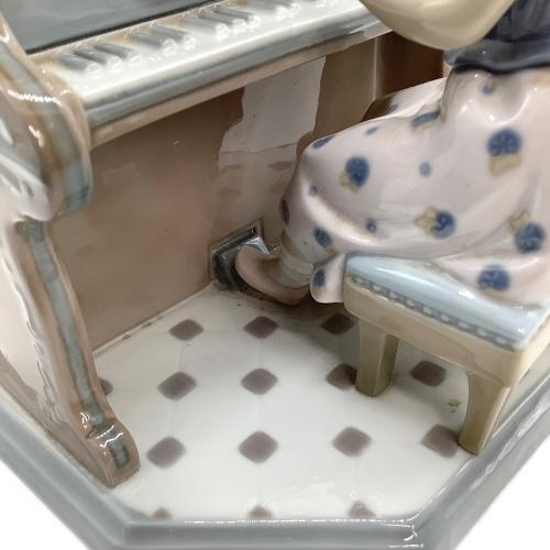 LLADRO (リヤドロ) フィギュリン ピアノのレッスン