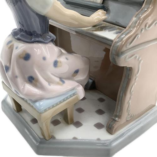LLADRO (リヤドロ) フィギュリン ピアノのレッスン