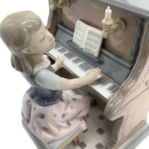 LLADRO (リヤドロ) フィギュリン ピアノのレッスン
