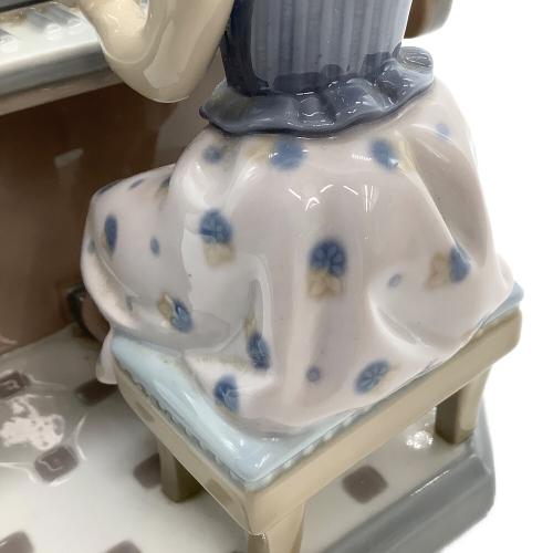 LLADRO (リヤドロ) フィギュリン ピアノのレッスン