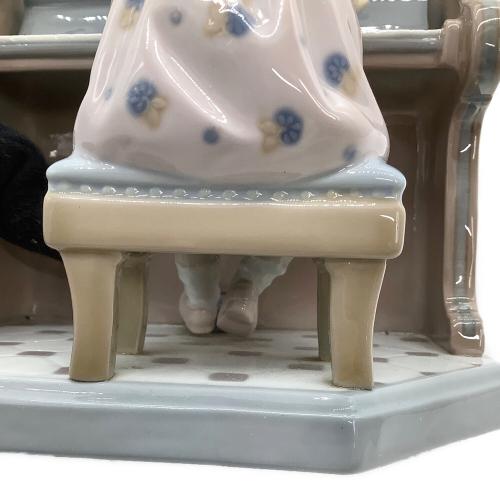 LLADRO (リヤドロ) フィギュリン ピアノのレッスン