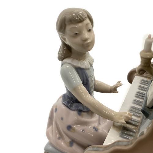 LLADRO (リヤドロ) フィギュリン ピアノのレッスン