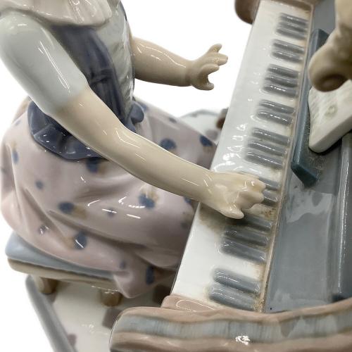 LLADRO (リヤドロ) フィギュリン ピアノのレッスン