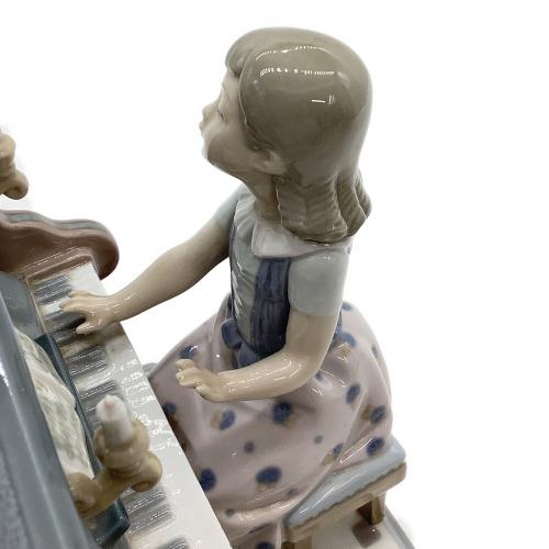 LLADRO (リヤドロ) フィギュリン ピアノのレッスン