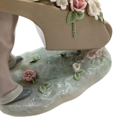 LLADRO (リヤドロ) フィギュリン 花車