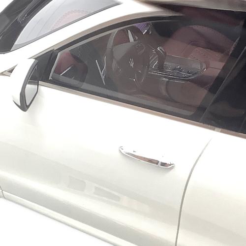 maserati (マセラティ) 1:18 Levante White ダイキャストカー