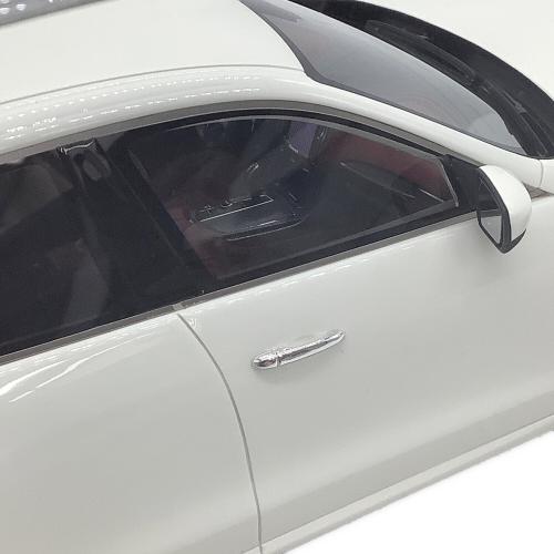 maserati (マセラティ) 1:18 Levante White ダイキャストカー