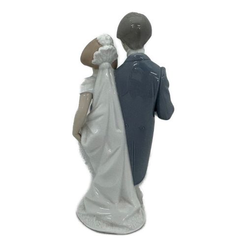 LLADRO (リヤドロ) フィギュリン 祝福の鐘の音 ※花びらカケ有