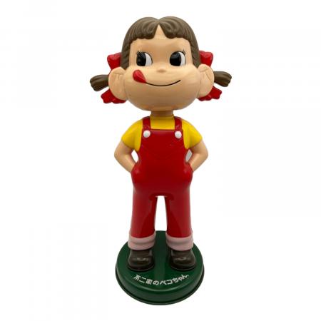 ペコちゃん首振りフィギュア　約30cm Amazon.co.jp: 不二家 首振りペコちゃん人形 高さ約30cm 当選品 置物