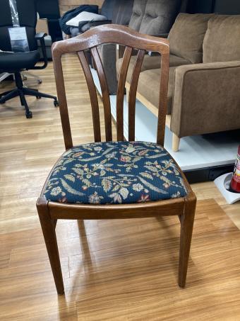 カリモク60 (カリモクロクマル) ダイニングチェアー ブラウン×ネイビー