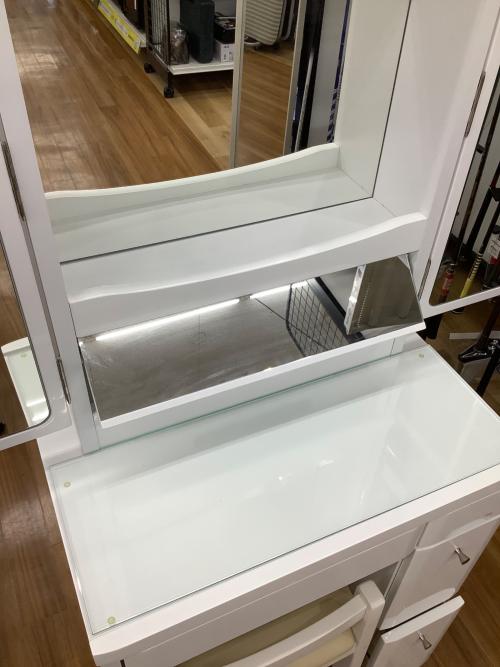 ホワイトドレッサー 3引き出し付き 訳あり品　写真をご確認 J206-02 ホワイトドレッサー 3引き出し付き 訳あり品 写真をご確認 J206-02 三面鏡