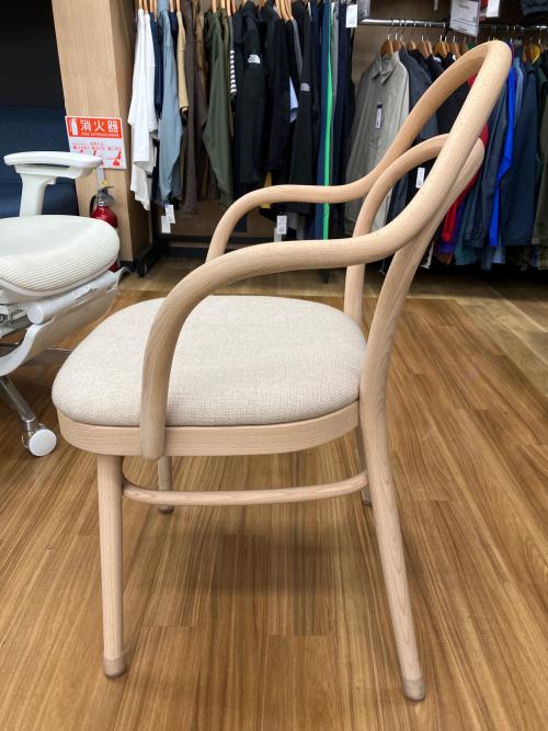 秋田木工 (アキタモッコウ) アームチェアー AGITA magekko ベージュ マゲッコ