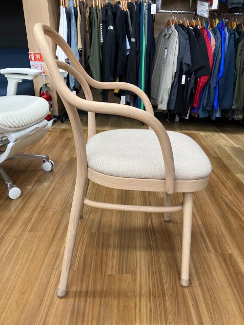 秋田木工 (アキタモッコウ) アームチェアー AGITA magekko ベージュ マゲッコ