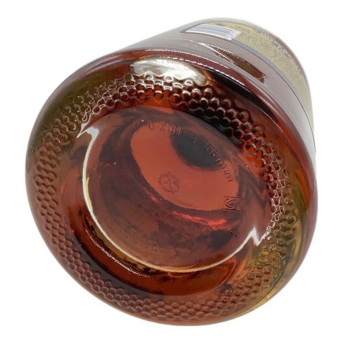 CHIVAS REGAL (シーバスリーガル) ゴールドシグネチャー スコッチウィスキー 18年 700ml