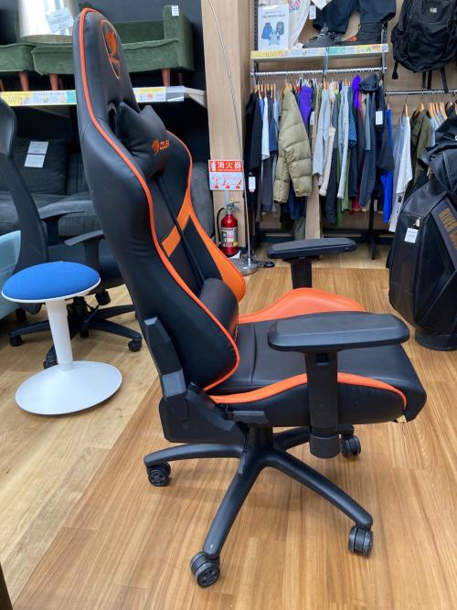 Cougar (クーガ) ゲーミングチェア ブラック×オレンジ