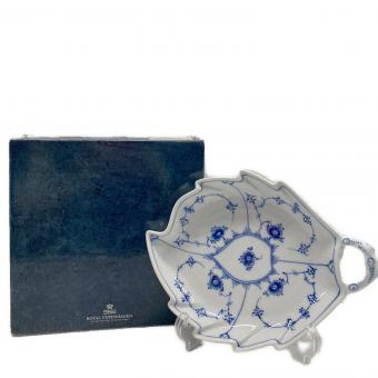 ROYAL COPENHAGEN (ロイヤル・コペンハーゲン) プレート ブルーフルーテッド・ハーフレース