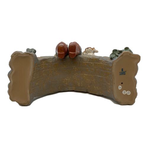 LLADRO (リヤドロ) フィギュリン 「凍った川で魚釣り」